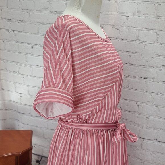 𝅺VINTAGE Unbranded Pink and White Stripe feels of a candy Striper - Picture 12 of 16